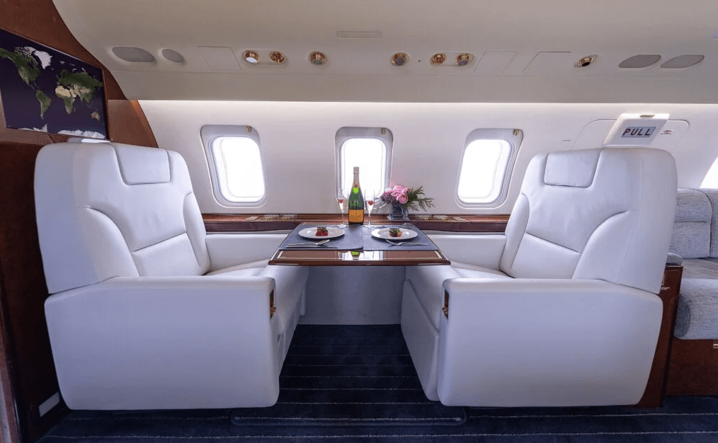 interior of the challenger 605